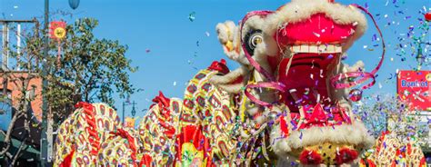  De Dansende Draak Een Ontzagwekkend Kijkspektakel van Kleur en Beweging!