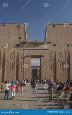  De Tempel van Edfu: Een Monumentale Ode aan de God Horus!